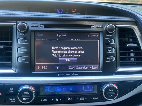 Used 2019 Toyota Highlander Plus FWD image 29