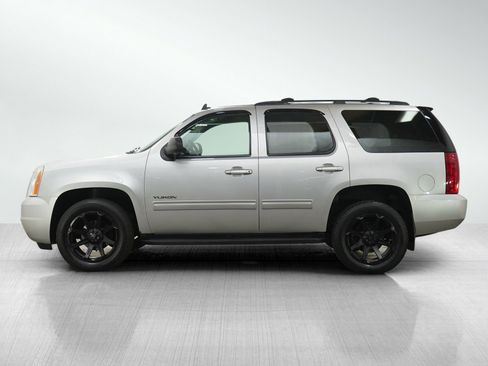 Used 2010 GMC Yukon SLT w/ SLT-2 Equipment Package AWD/4WD image 2