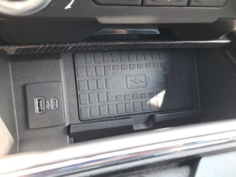 Certified 2021 Ford F250 Platinum w/ FX4 Off-Road Package image 33