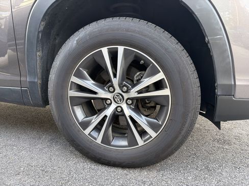 Used 2019 Toyota Highlander LE image 13