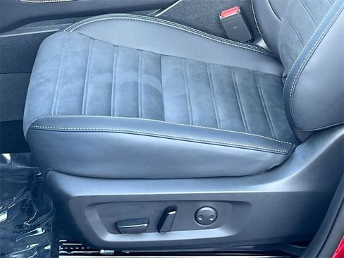 New 2025 Mitsubishi Outlander SE image 23