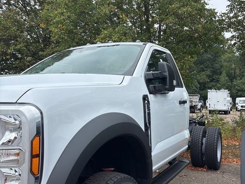 New 2025 Ford F550 4x4 Regular Cab Super Duty w/ XL Chrome Package image 11