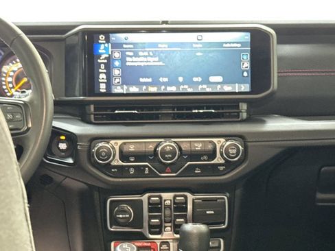 Used 2024 Jeep Wrangler Unlimited Rubicon AWD/4WD image 23