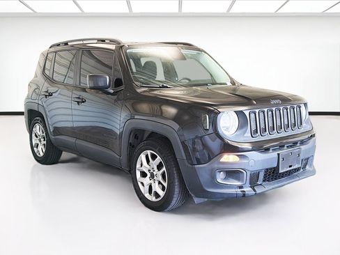 Used 2016 Jeep Renegade Latitude FWD image 3