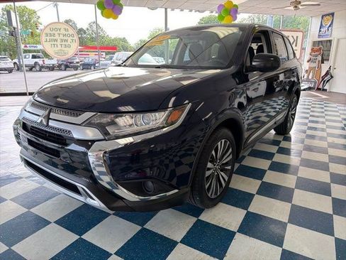Used 2020 Mitsubishi Outlander ES FWD image 3