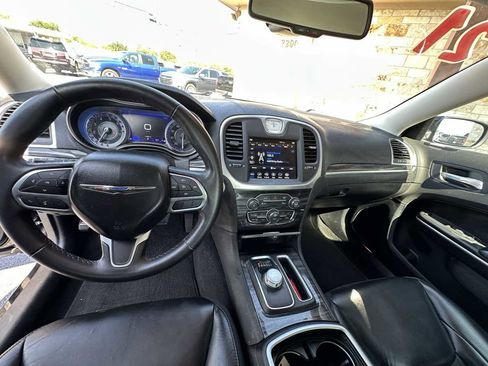 Used 2021 Chrysler 300 Touring L image 9