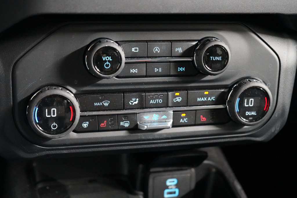 Used 2025 Ford Bronco Outer Banks AWD/4WD image 26