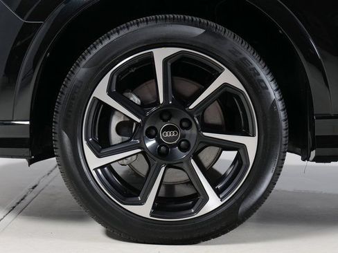Certified 2025 Audi Q3 2.0T Premium Plus w/ Premium Plus Package AWD/4WD image 32