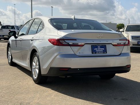 Used 2025 Toyota Camry LE FWD image 7