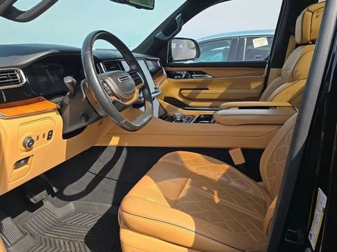 Used 2022 Jeep Grand Wagoneer Series III AWD/4WD image 7