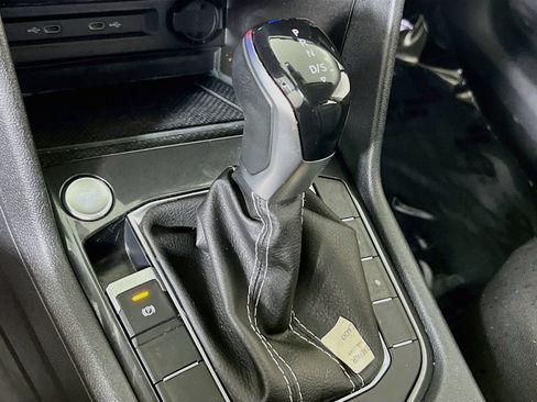 Used 2023 Volkswagen Tiguan SE AWD/4WD image 16