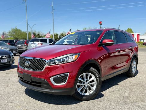 Used 2017 Kia Sorento LX w/ LX Convenience Package image 8