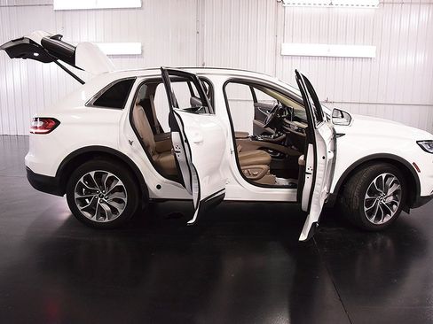 Used 2022 Lincoln Nautilus Reserve image 33