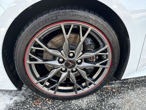 Used 2024 Chevrolet Corvette Stingray Premium Conv w/ Z51 Performance Package image 12