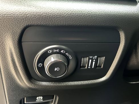 Used 2024 Jeep Grand Cherokee Limited w/ Luxury Tech Group II image 16