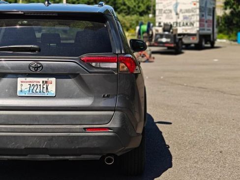 Used 2021 Toyota RAV4 LE w/ Carpet Mat Package (TMS) FWD image 8