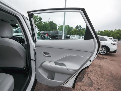 Used 2024 Hyundai Kona SE AWD/4WD image 14