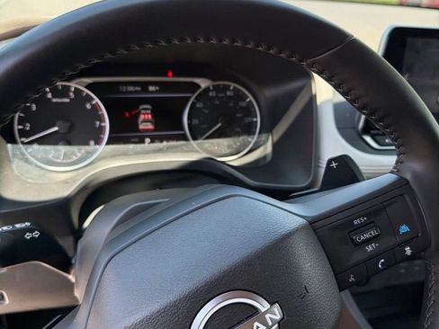Used 2025 Nissan Rogue SV AWD/4WD image 14