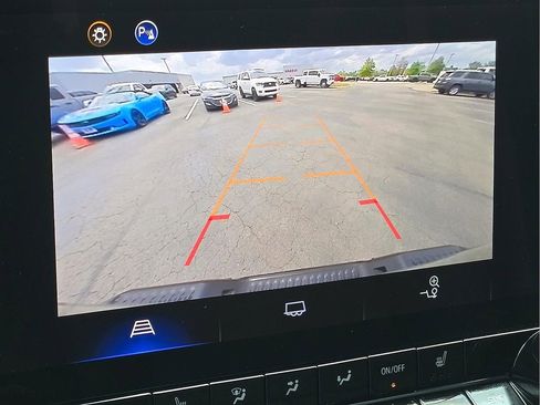 Used 2025 Chevrolet Colorado Trail Boss image 15