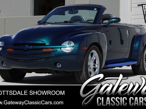 Used 2005 Chevrolet SSR w/ Preferred Equipment Group image 1