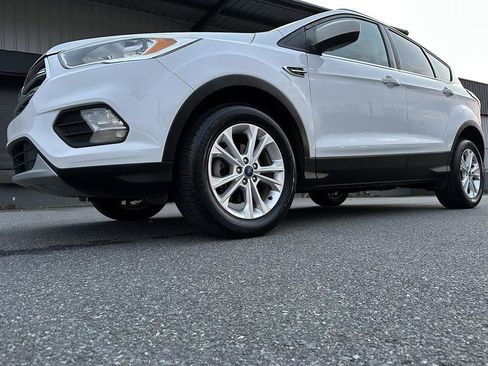 Used 2018 Ford Escape SE FWD image 12