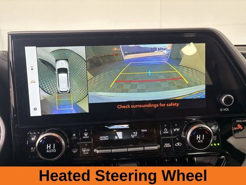 Used 2025 Toyota Highlander XLE image 18