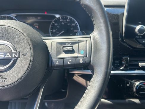 Used 2025 Nissan Pathfinder SV image 36