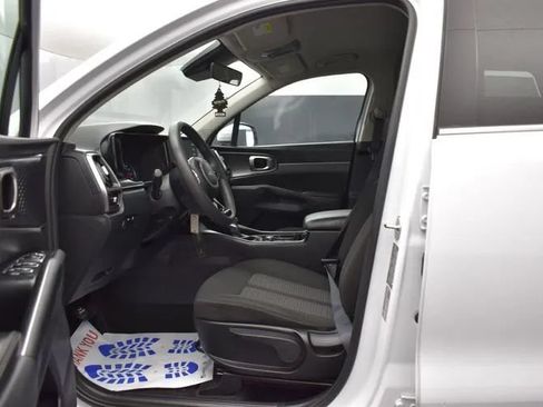 Used 2023 Kia Sorento LX FWD image 14