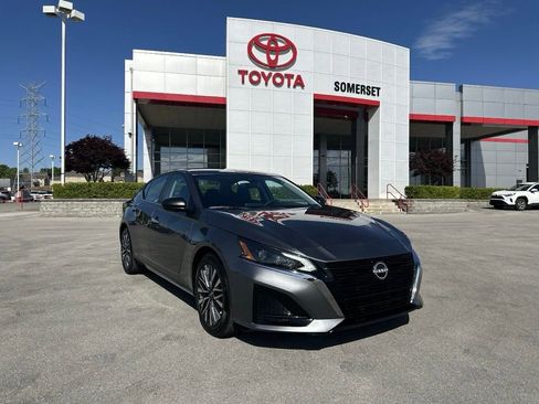 Used 2025 Nissan Altima 2.5 SV FWD image 1