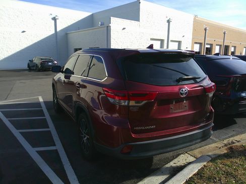 Used 2017 Toyota Highlander SE image 9