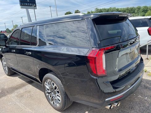 Used 2024 GMC Yukon XL Denali Ultimate AWD/4WD image 11