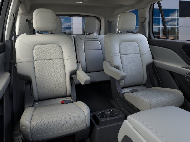 Used 2026 Lincoln Aviator AWD image 11
