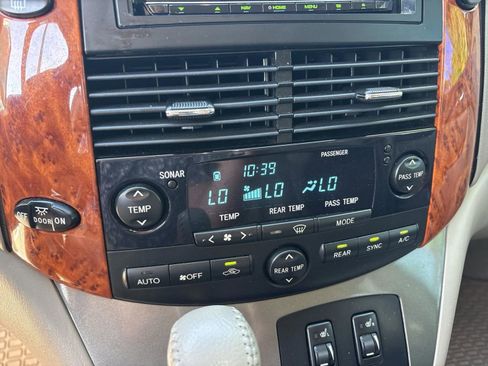 Used 2008 Toyota Sienna XLE FWD image 27