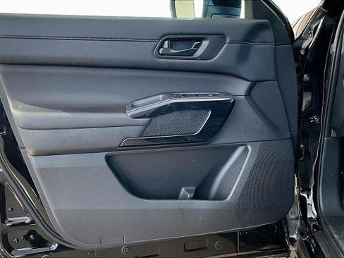 Certified 2025 Nissan Pathfinder S FWD image 21