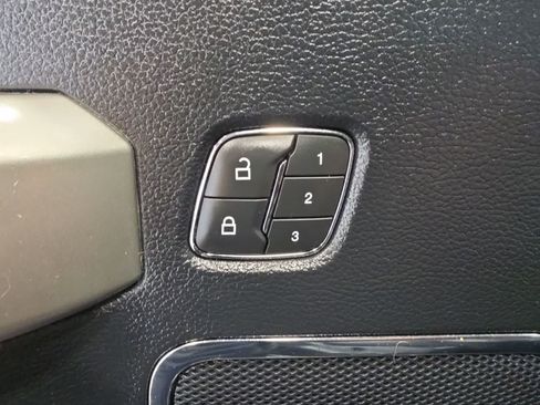 Used 2019 Ford F150 Lariat w/ Equipment Group 502A Luxury AWD/4WD image 19