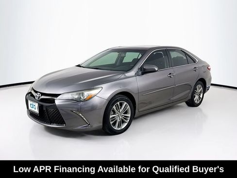 Used 2017 Toyota Camry SE w/ Moonroof Package FWD image 3