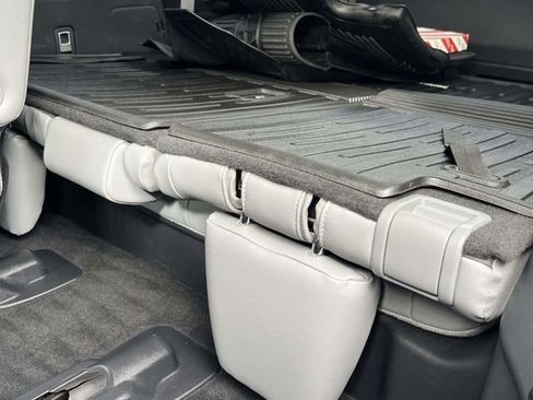 Used 2021 Toyota Highlander XLE image 16