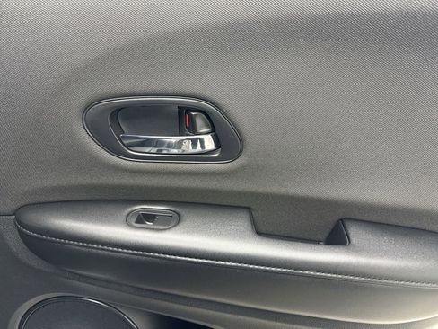 Used 2020 Honda HR-V LX image 34