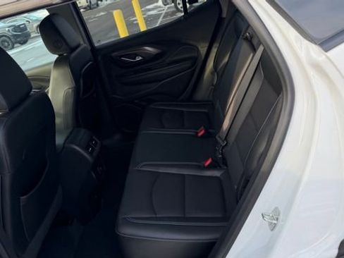 Used 2023 GMC Terrain SLT image 13