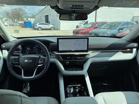 Used 2025 Ford Explorer Platinum w/ Ultimate Package image 25