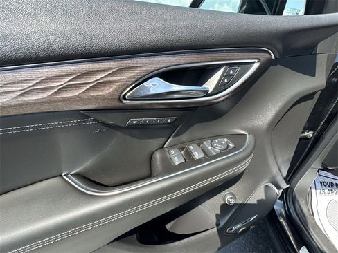 Used 2021 Buick Envision Avenir w/ Technology Package II image 13