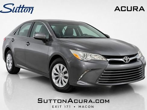 Used 2017 Toyota Camry LE FWD image 1