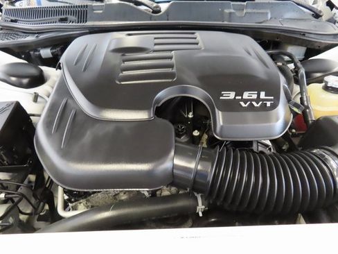 Used 2019 Dodge Challenger SXT w/ Blacktop Package image 31