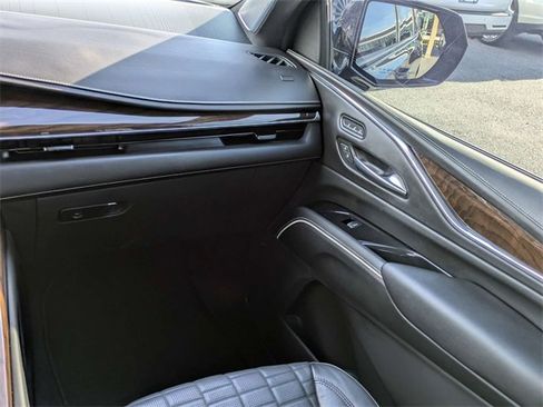 Used 2024 Cadillac Escalade Sport Platinum w/ LPO, ONYX Package image 17