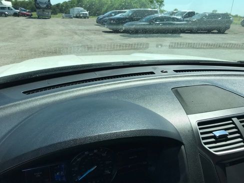 Used 2017 Ford Explorer XLT w/ Equipment Group 202A AWD/4WD image 33