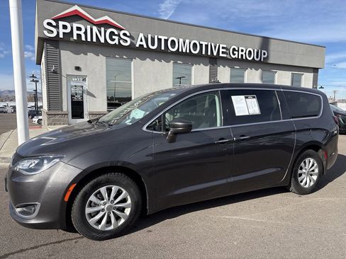 Used 2018 Chrysler Pacifica Touring Plus image 1