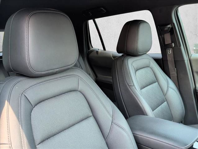 Used 2025 Chevrolet Equinox LT w/ Convenience Package II FWD image 23