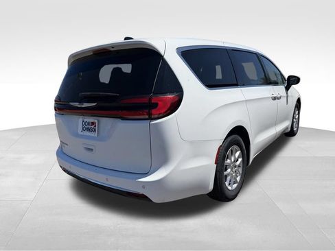 Used 2023 Chrysler Pacifica Touring-L FWD image 29