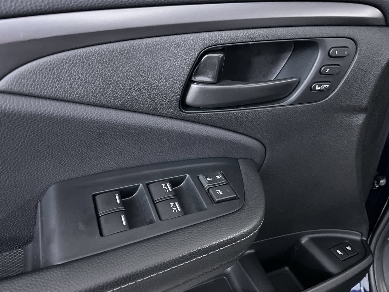 Used 2023 Honda Passport EX-L image 12