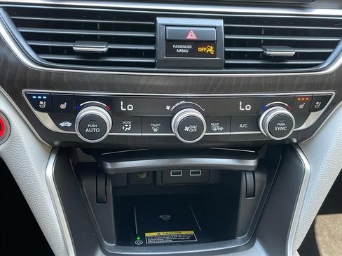 Used 2021 Honda Accord Touring image 14